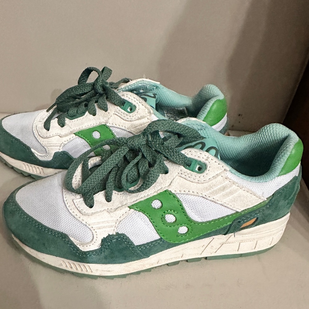 Saucony Shadow 5000 - ‘Shamrock’ colorway in green/white kids size 5/womens 6.5